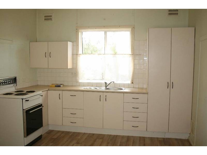 42 Cambewarra Road, Bomaderry NSW 2541