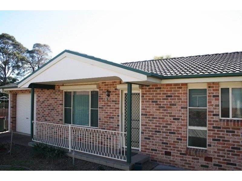 2/37a Lyrebird Drive, Nowra NSW 2541