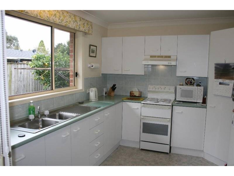 2/37a Lyrebird Drive, Nowra NSW 2541