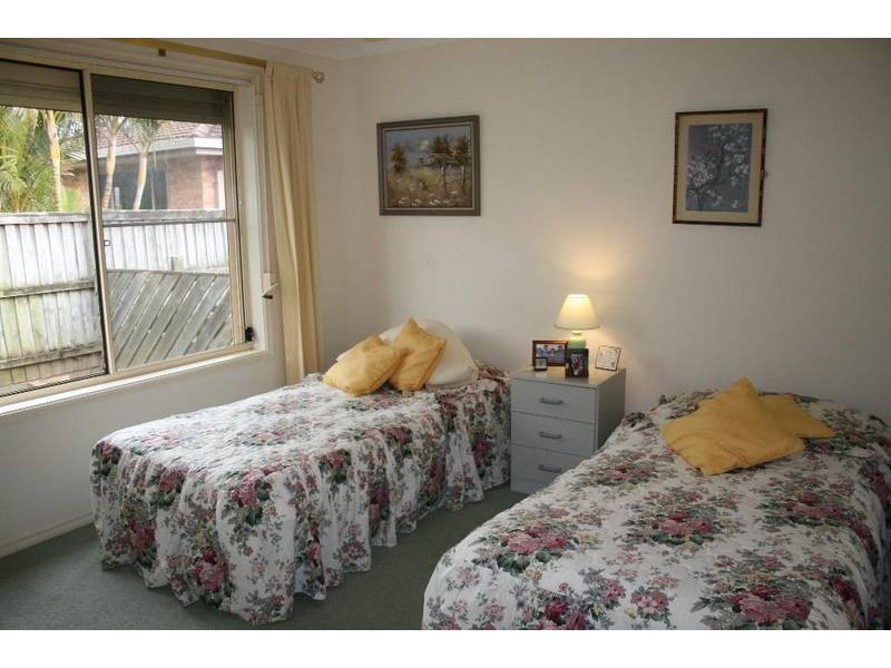 2/37a Lyrebird Drive, Nowra NSW 2541