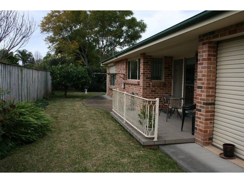 2/37a Lyrebird Drive, Nowra NSW 2541