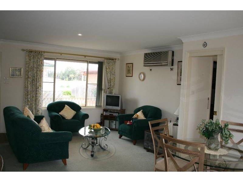 2/37a Lyrebird Drive, Nowra NSW 2541