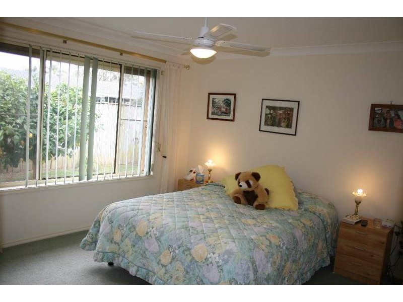 2/37a Lyrebird Drive, Nowra NSW 2541