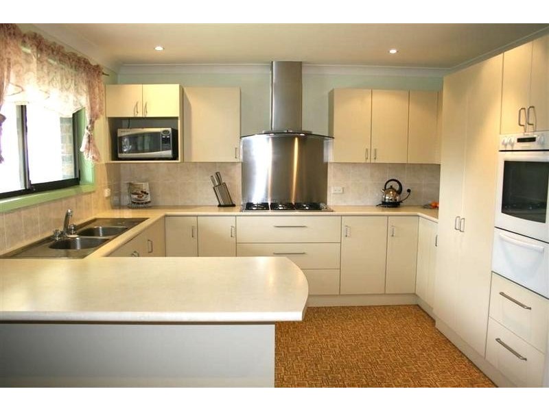 11 Alverstoke Close, Bomaderry NSW 2541