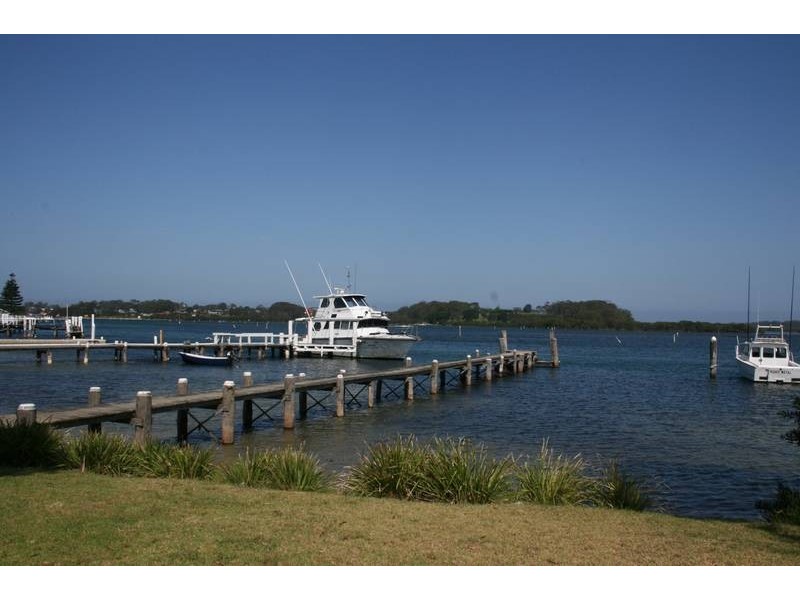 13 South Street, Greenwell Point NSW 2540