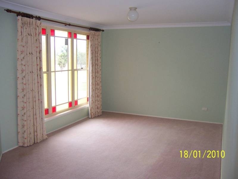 21 Robinia Way, Worrigee NSW 2540