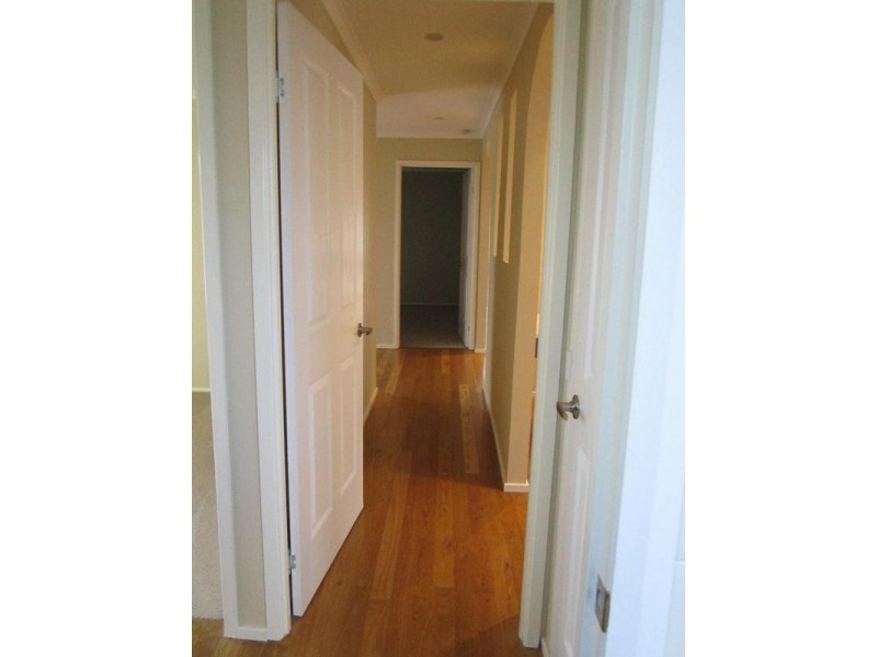 10 Peak Avenue, North Nowra NSW 2541