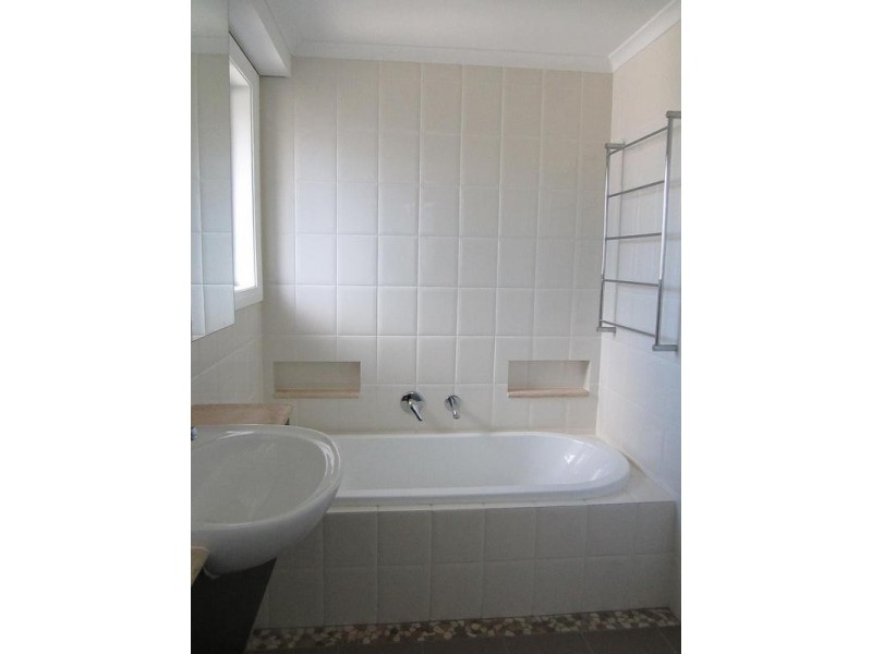 10 Peak Avenue, North Nowra NSW 2541