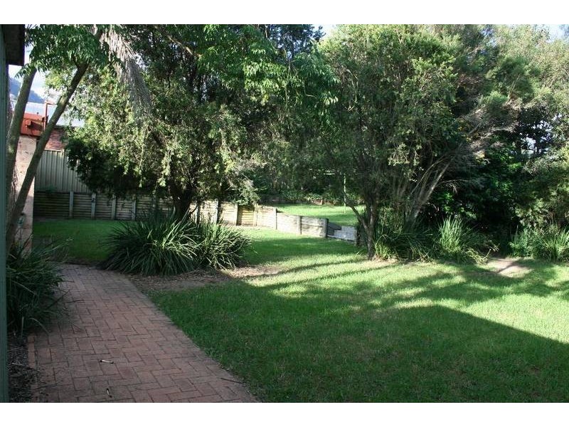 2 Binks Place, Cambewarra NSW 2540