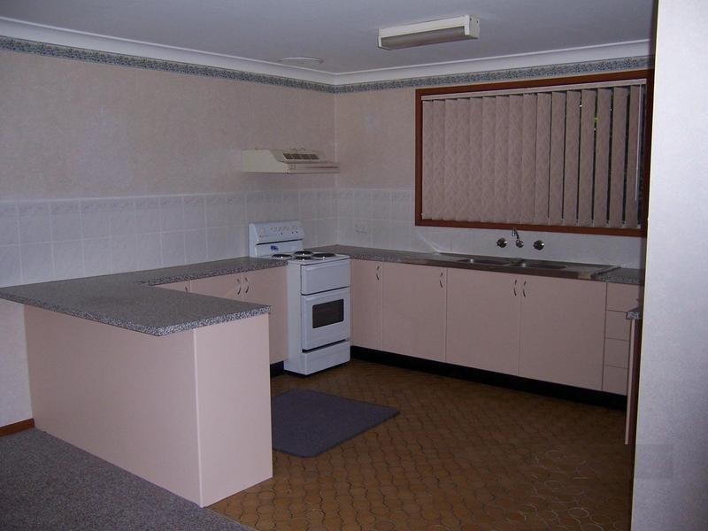 2/1 McDonald Avenue, Nowra NSW 2541