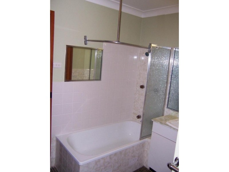 2/1 McDonald Avenue, Nowra NSW 2541