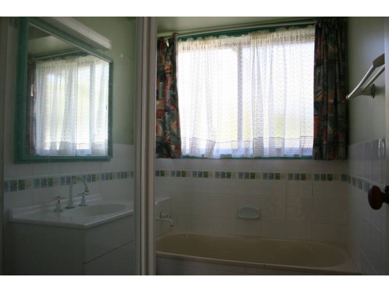 22 Yeovil Drive, Bomaderry NSW 2541