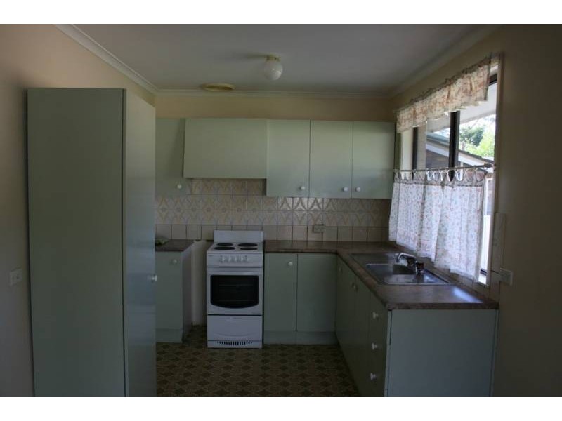 22 Yeovil Drive, Bomaderry NSW 2541