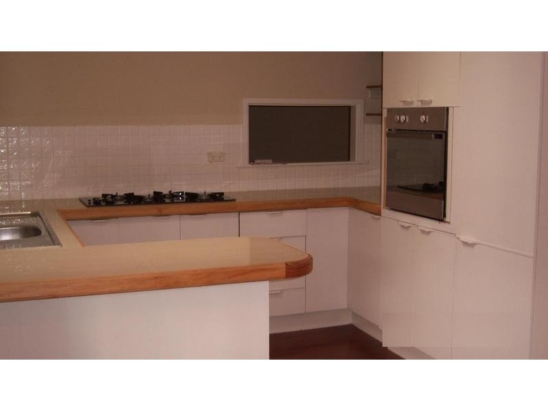 2 Farrar Drive, North Nowra NSW 2541