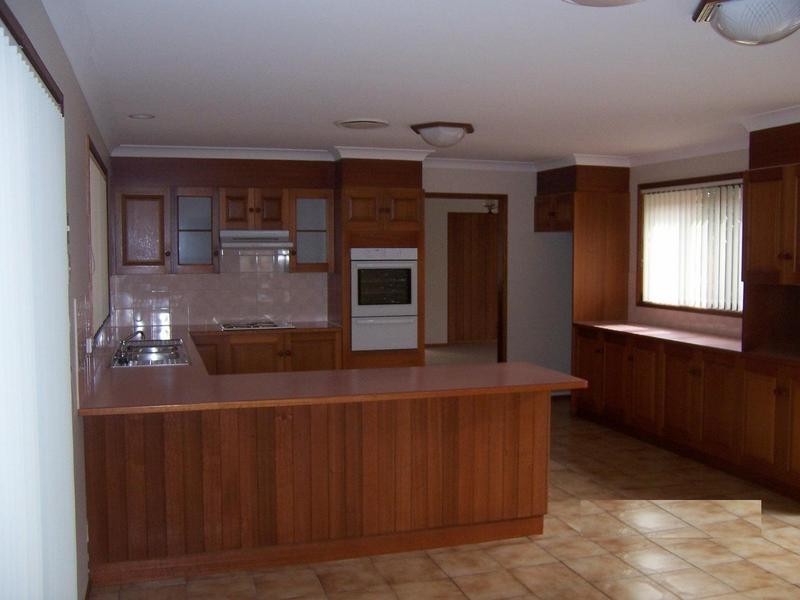 33 Ferntree Drive, Bomaderry NSW 2541