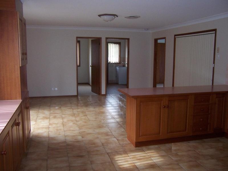 33 Ferntree Drive, Bomaderry NSW 2541