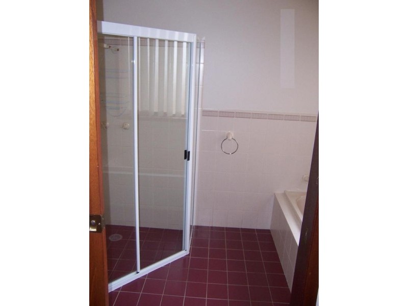 33 Ferntree Drive, Bomaderry NSW 2541