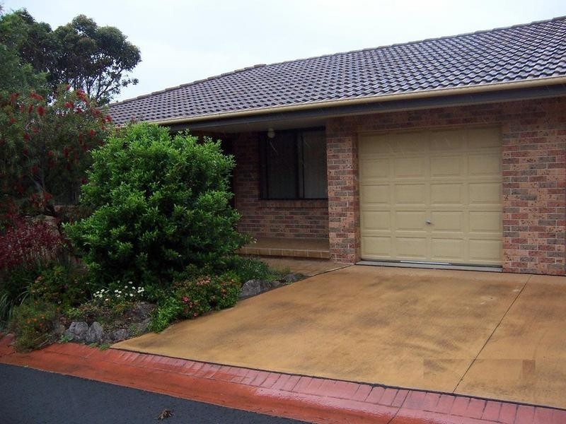 5 Herbert Close, Bomaderry NSW 2541