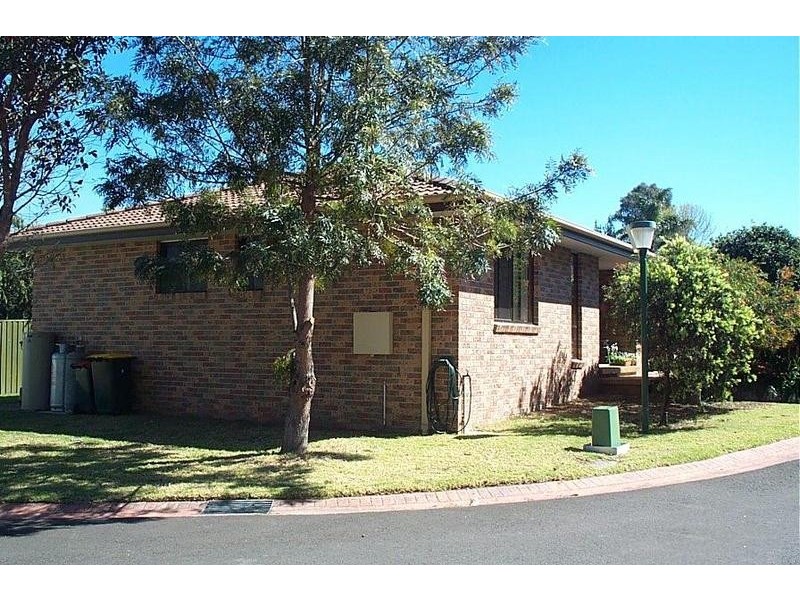 5 Herbert Close, Bomaderry NSW 2541