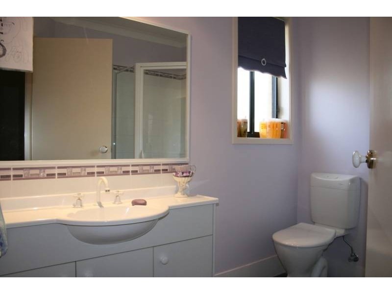 8 Kardella Avenue, Nowra NSW 2541