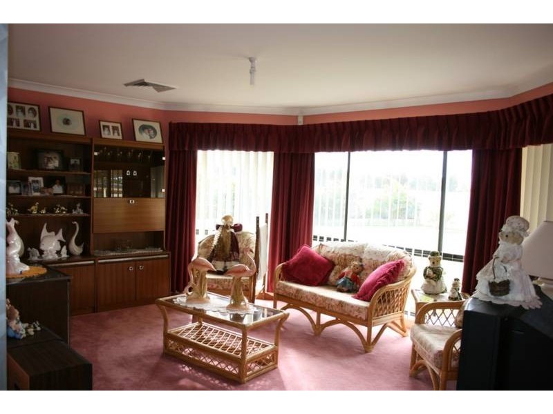 8 Kardella Avenue, Nowra NSW 2541