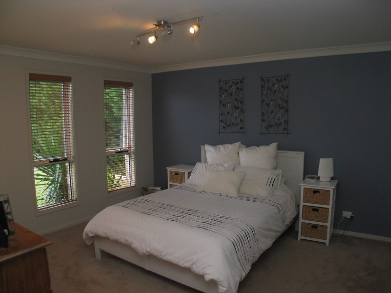 70 Emerald Drive, Meroo Meadow NSW 2540