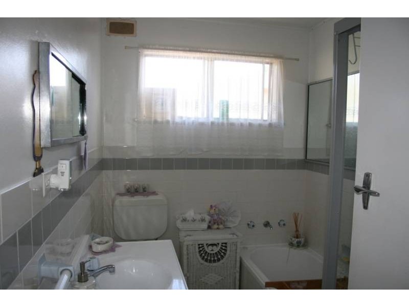 12 Ernest Street, Nowra NSW 2541