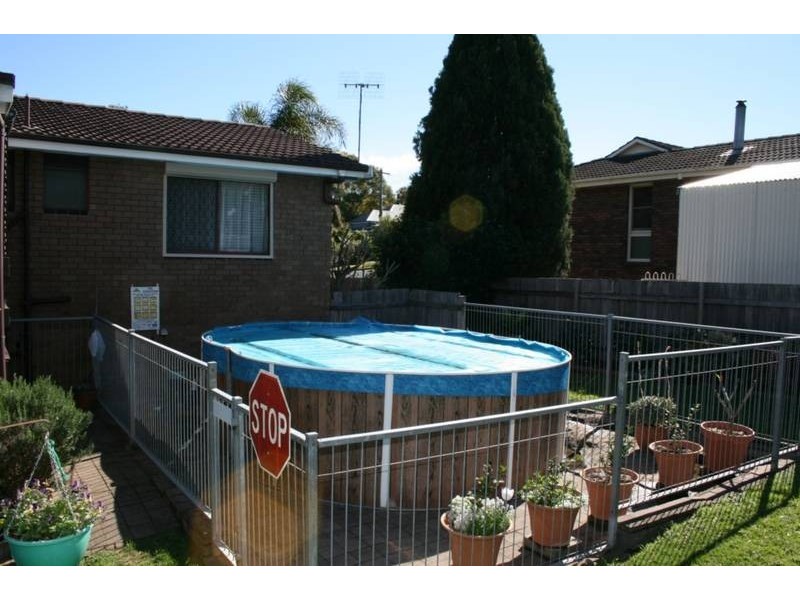 24 Karowa Street, Bomaderry NSW 2541