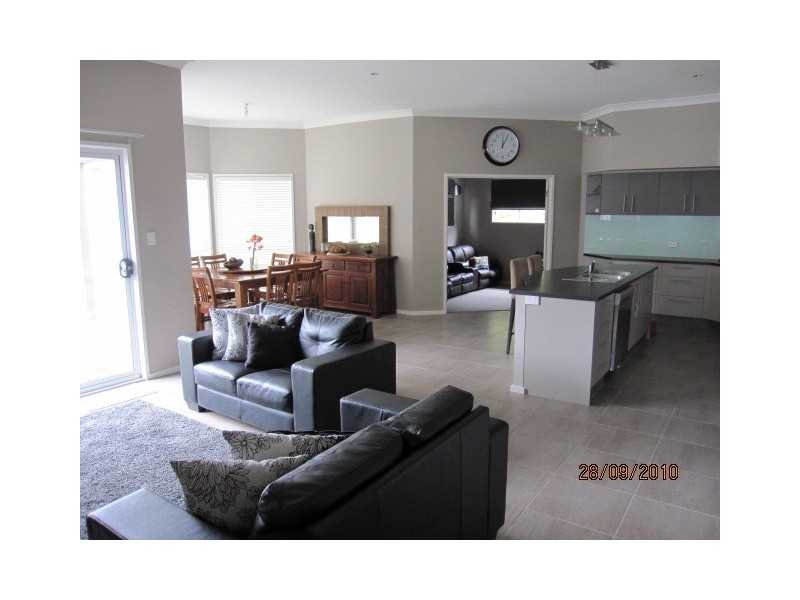 45 Emerald Drive, Meroo Meadow NSW 2540