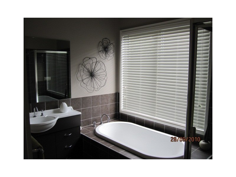 45 Emerald Drive, Meroo Meadow NSW 2540