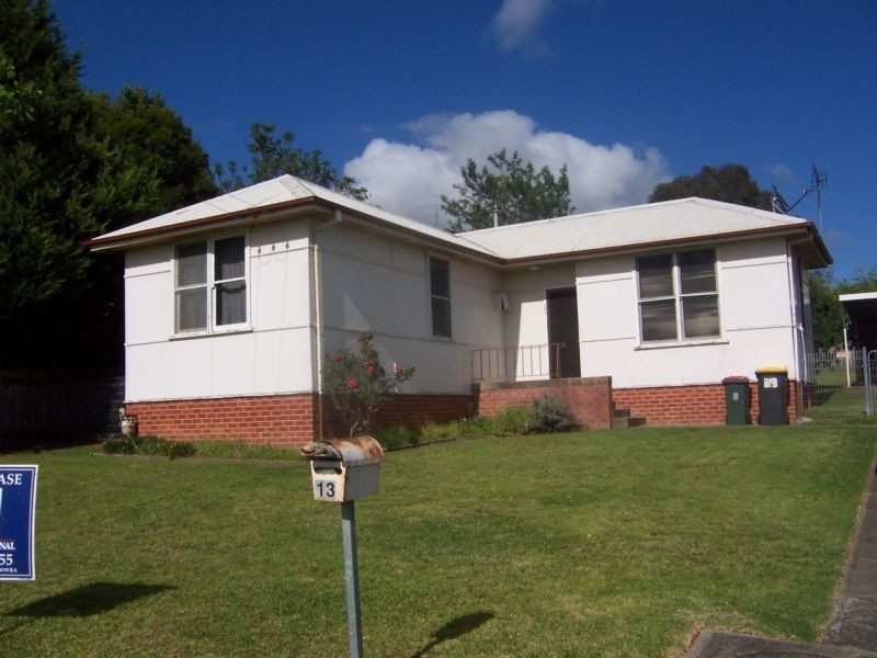13 Burr Avenue, Nowra NSW 2541