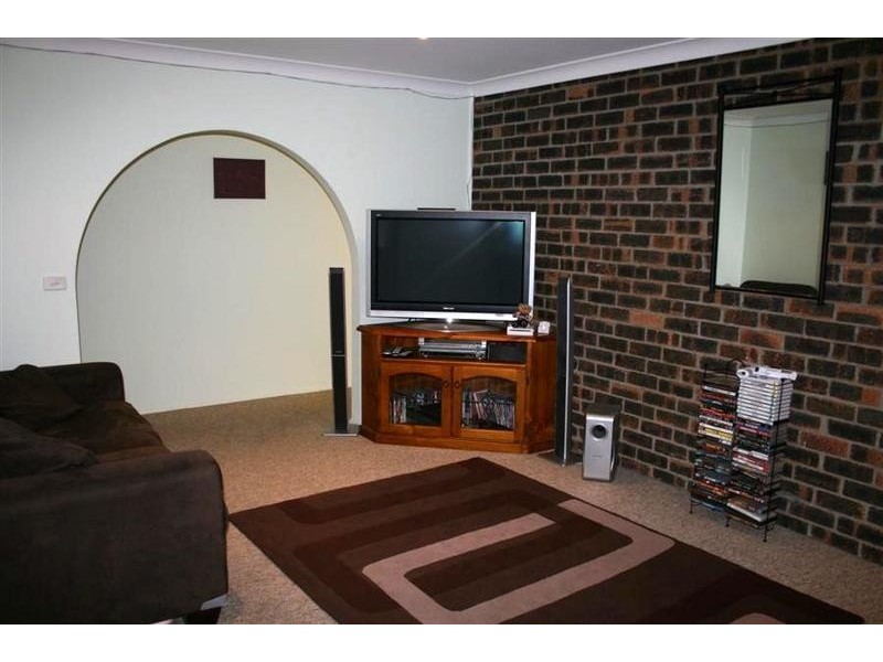 11 Alverstoke Close, Bomaderry NSW 2541