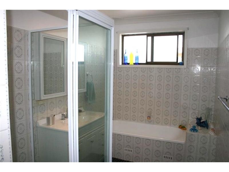 11 Alverstoke Close, Bomaderry NSW 2541