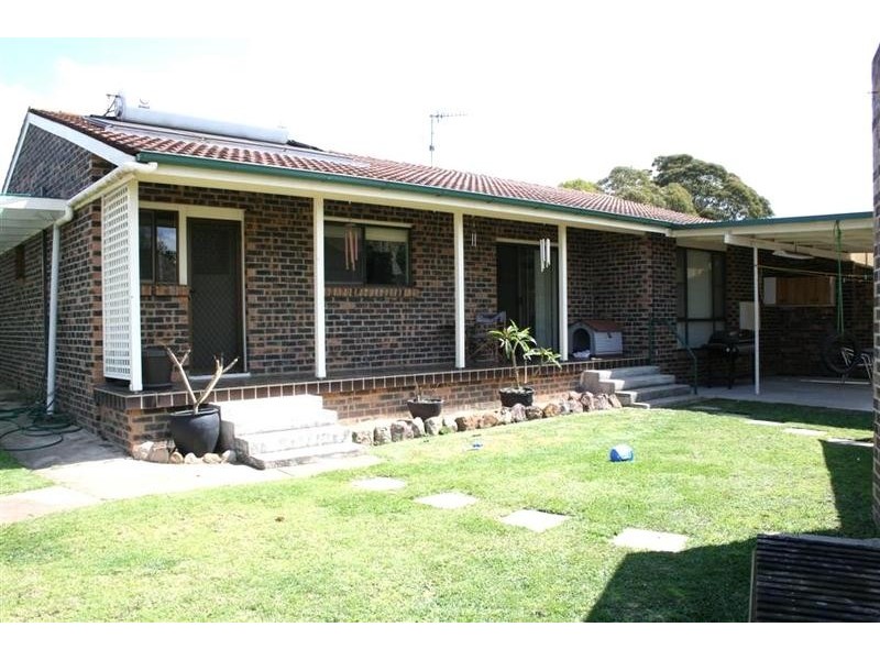 11 Alverstoke Close, Bomaderry NSW 2541