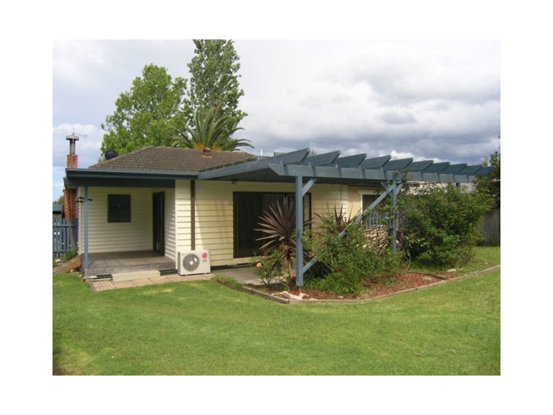 11 Dalwah Street, Bomaderry NSW 2541