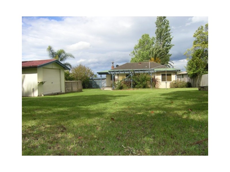 11 Dalwah Street, Bomaderry NSW 2541