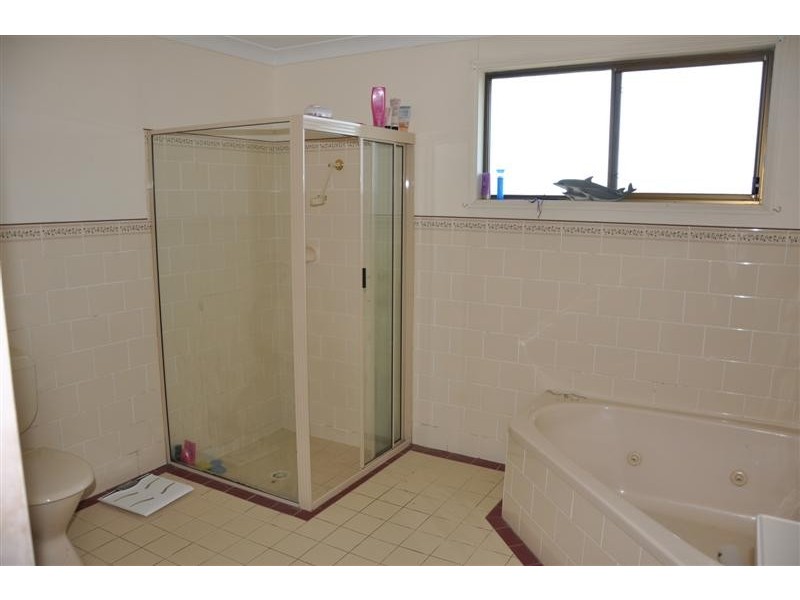 1 Glenair Avenue, West Nowra NSW 2541