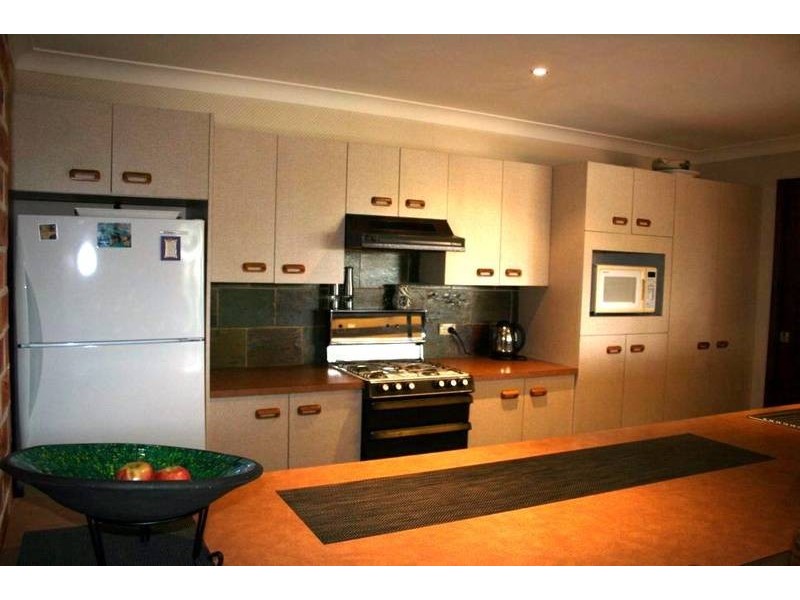 12 Formby Close, Bomaderry NSW 2541