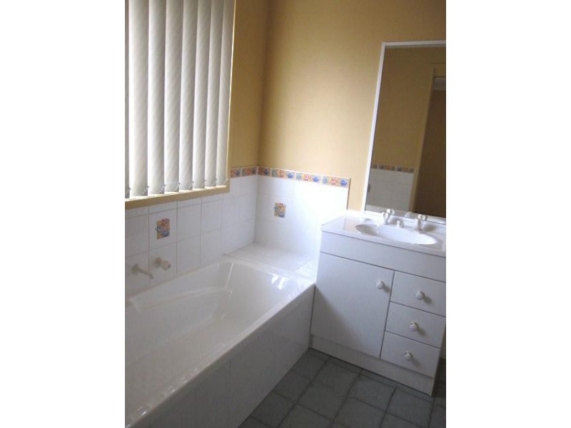 9 Olympic Drive, West Nowra NSW 2541