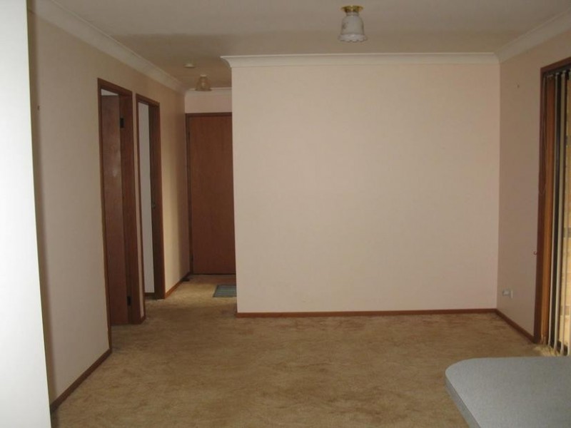 4/3 Carisbrooke Close, Bomaderry NSW 2541