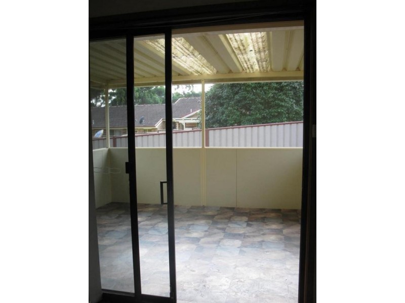 4/3 Carisbrooke Close, Bomaderry NSW 2541