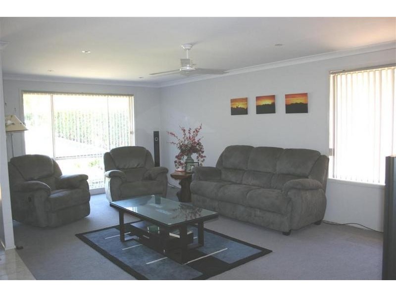 51 Gardenia Crescent, Bomaderry NSW 2541