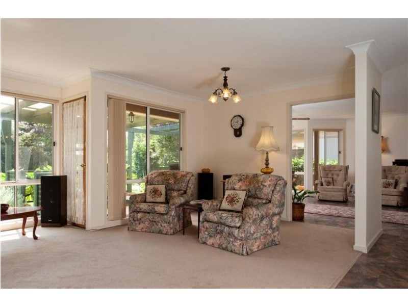 33 Lyrebird Drive, Nowra NSW 2541