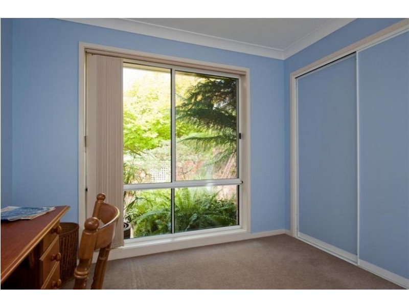 33 Lyrebird Drive, Nowra NSW 2541