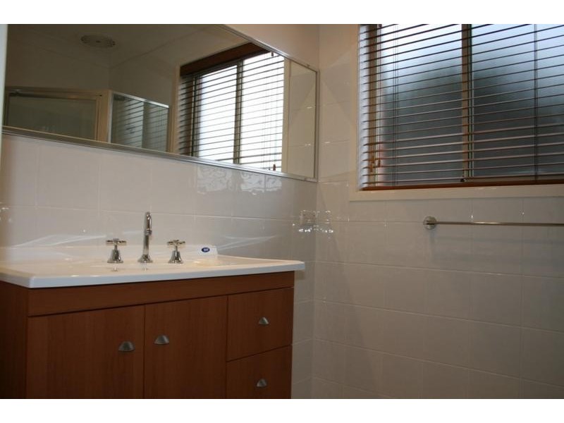 1 Chebec Close, Bomaderry NSW 2541