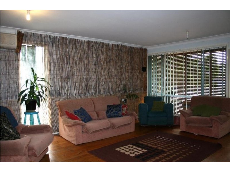 74 Sampson Crescent, Bomaderry NSW 2541