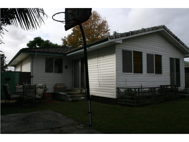 74 Sampson Crescent, Bomaderry NSW 2541