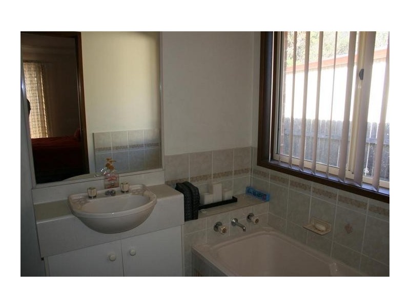 8 Stockley Close, West Nowra NSW 2541