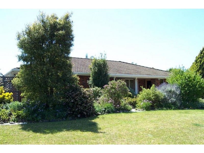 11 Cavalier Parade, Bomaderry NSW 2541