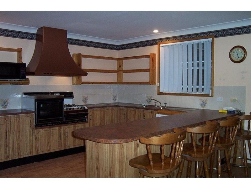 11 Cavalier Parade, Bomaderry NSW 2541